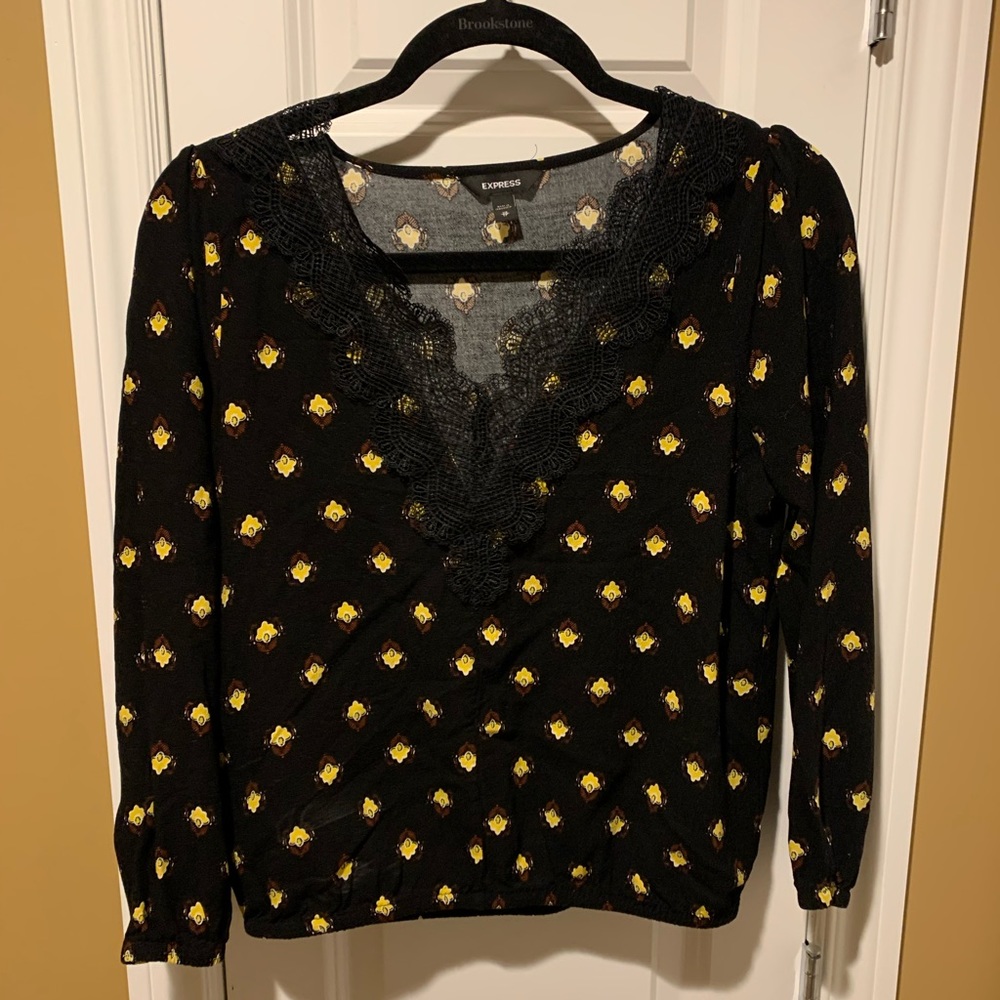 Express women’s black patterned top with v neck and lace • size XS